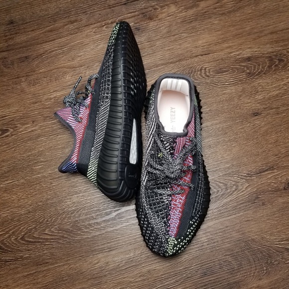 Yeezy 350 v2 - Picture 2 of 8